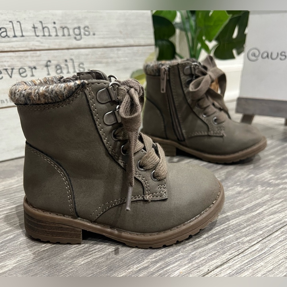Madden Girl Kids’ Brown Lace-Up Combat Ankle Boots w Knit Trim. Size 6 Baby